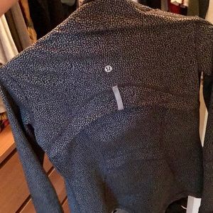 Lululemon women’s define jacket.